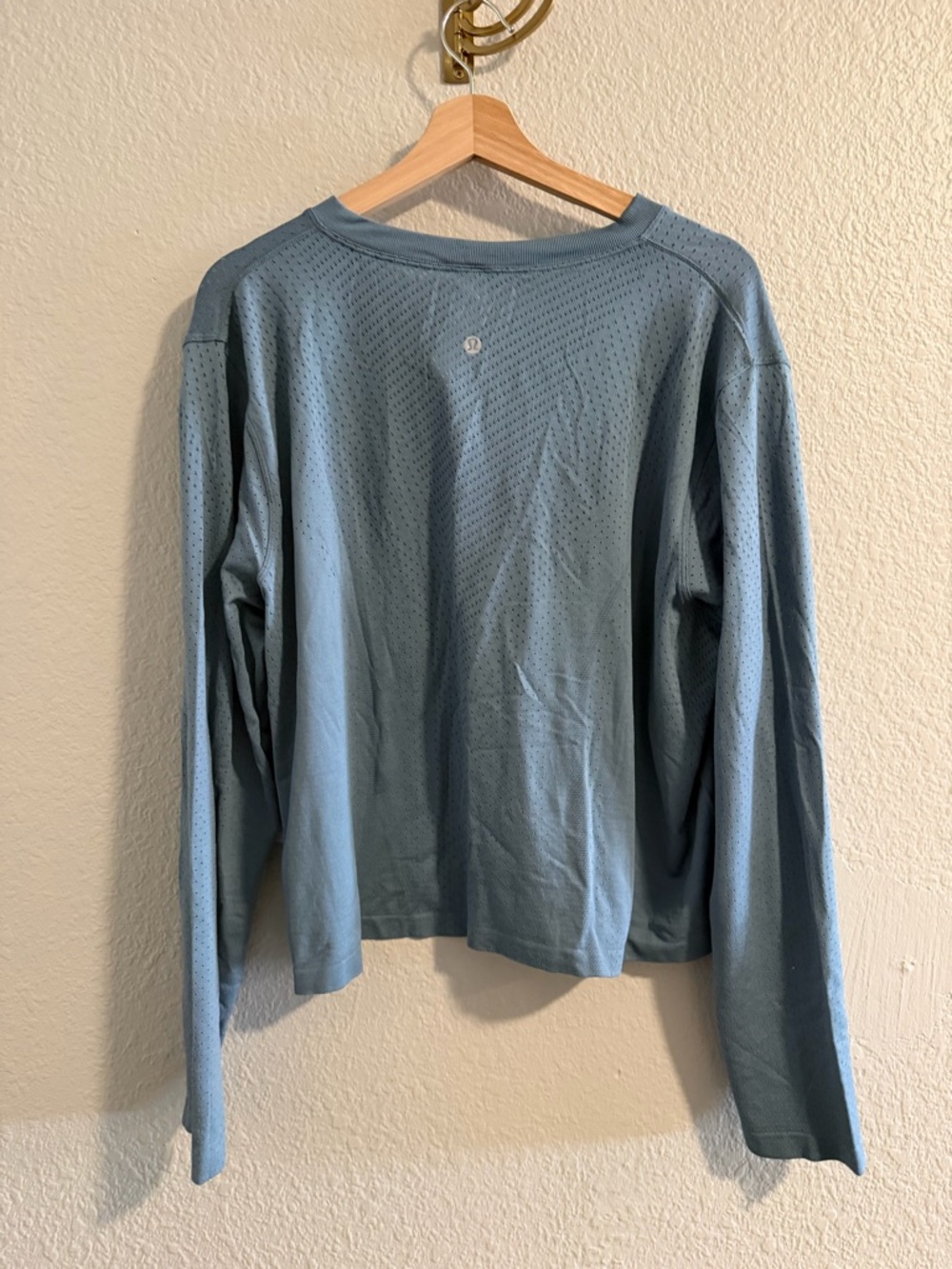 lululemon athletica Light Blue/blue steel Open-Hole V-Neck Long Sleeve Top - Picture 2 of 3